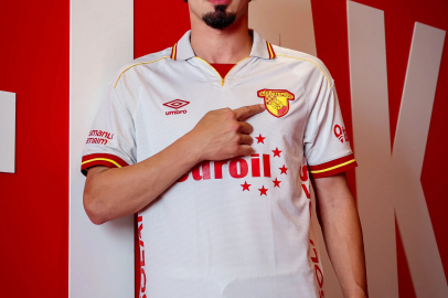 Göztepe'de Gökdeniz imzayı attı